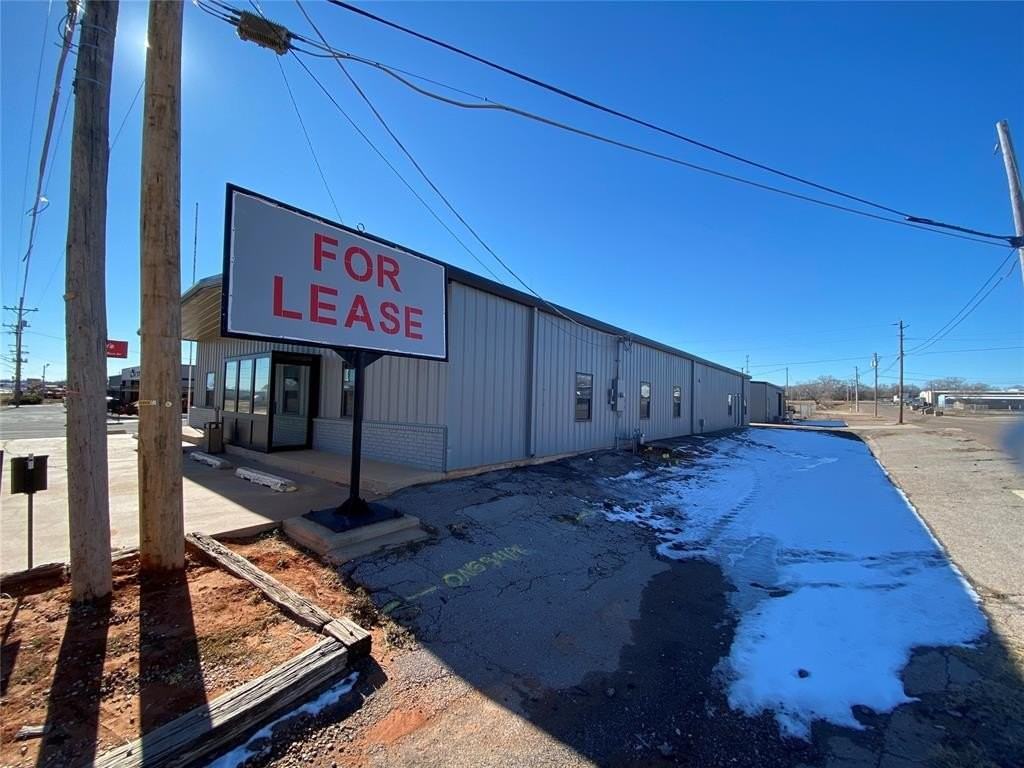 108 W 12th St - Photo 3 of 9