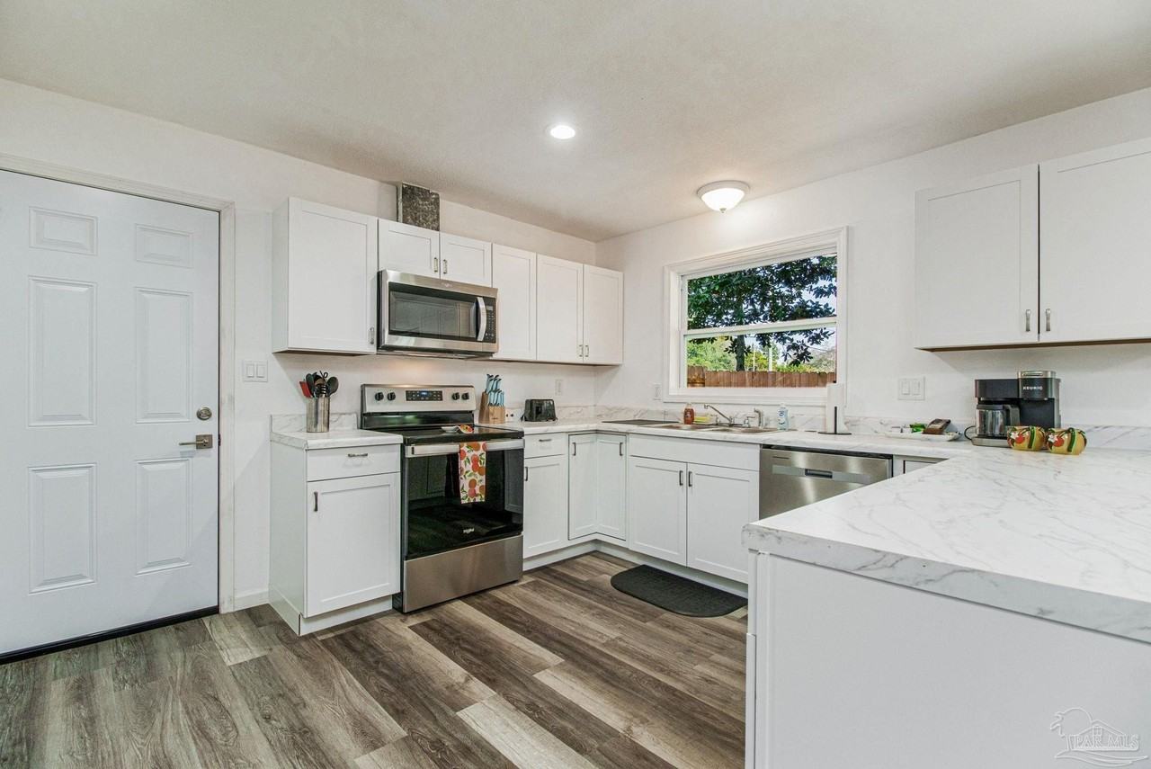 100 Mango St - Photo 5 of 40