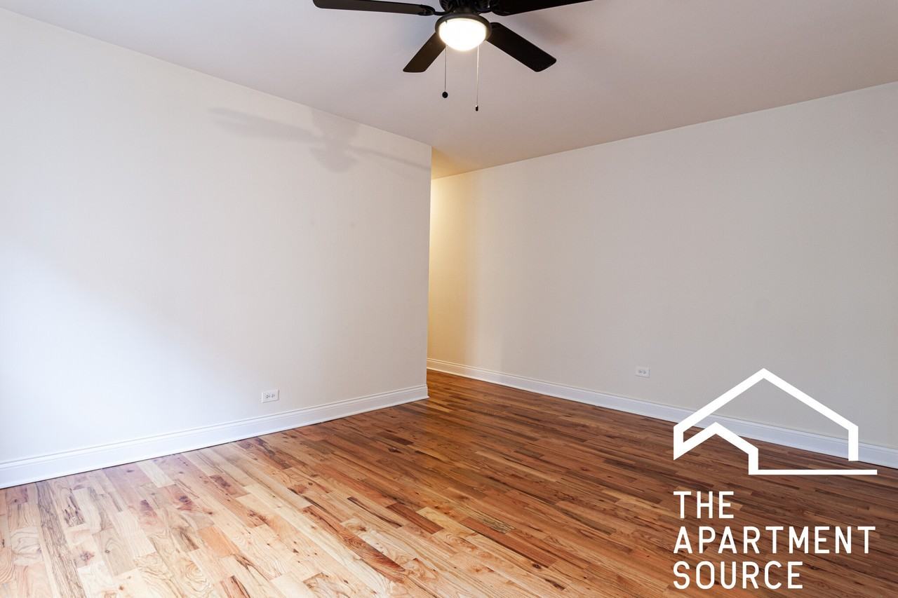 817 W Cornelia Ave #202 - Photo 3 of 9