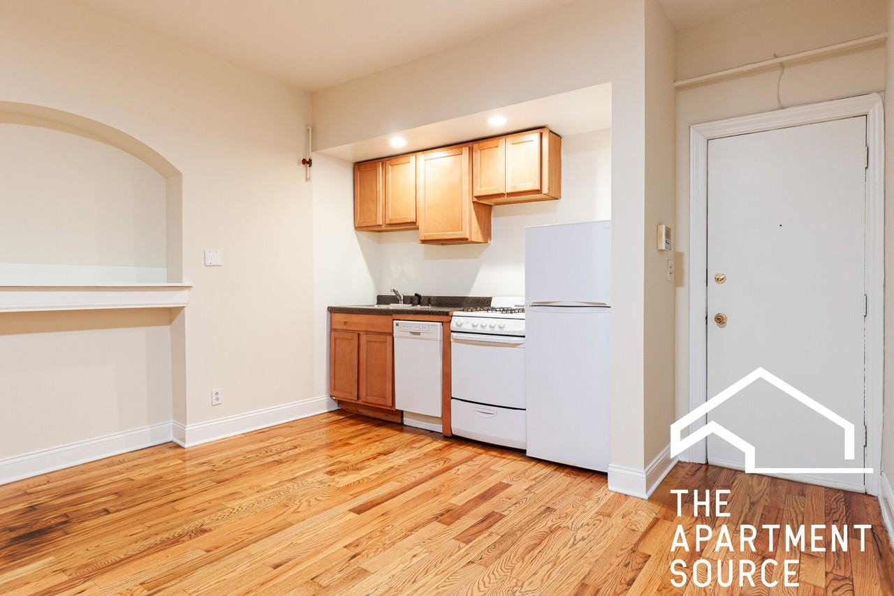 540 W Wellington Ave #012 - Photo 2 of 5