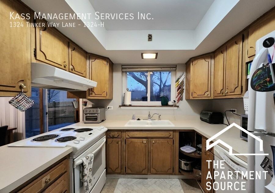 1324 Tinker Way #B - Photo 3 of 14