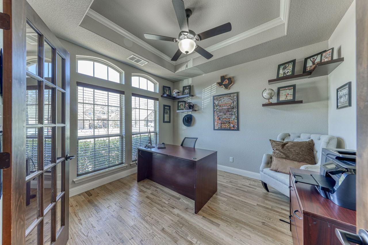 128 Breeders Dr - Photo 3 of 35