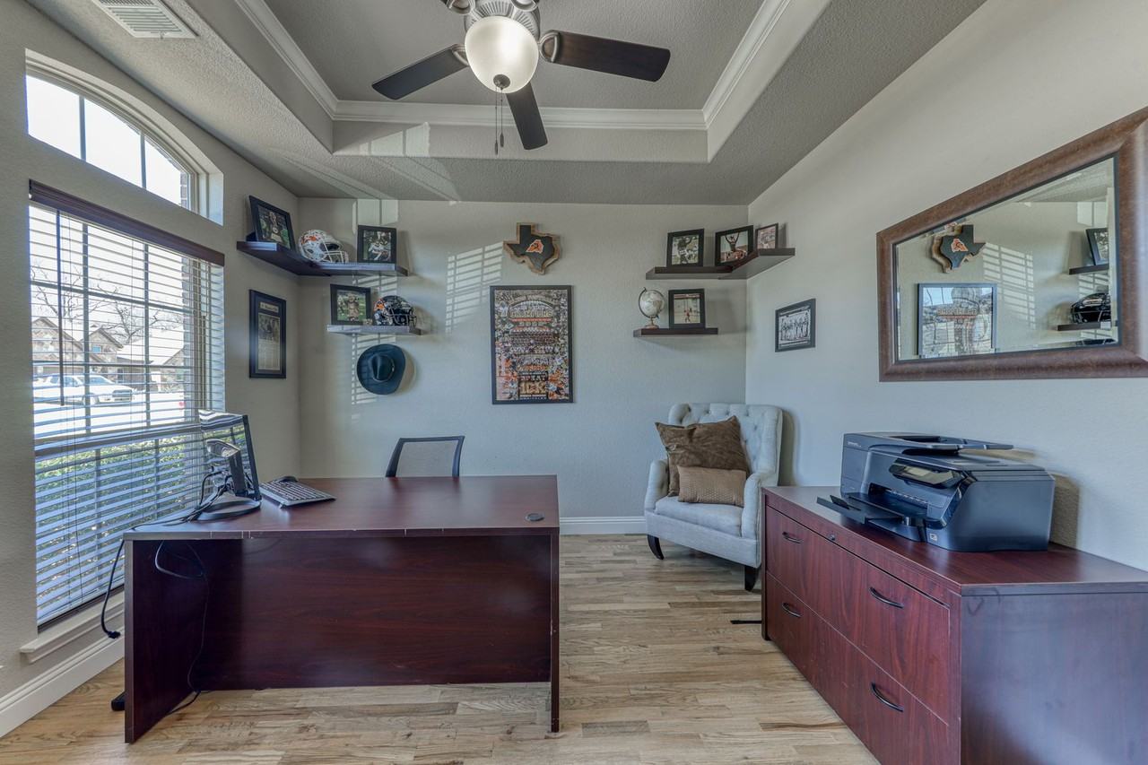 128 Breeders Dr - Photo 4 of 35