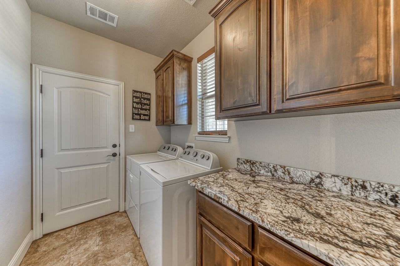 128 Breeders Dr - Photo 5 of 35