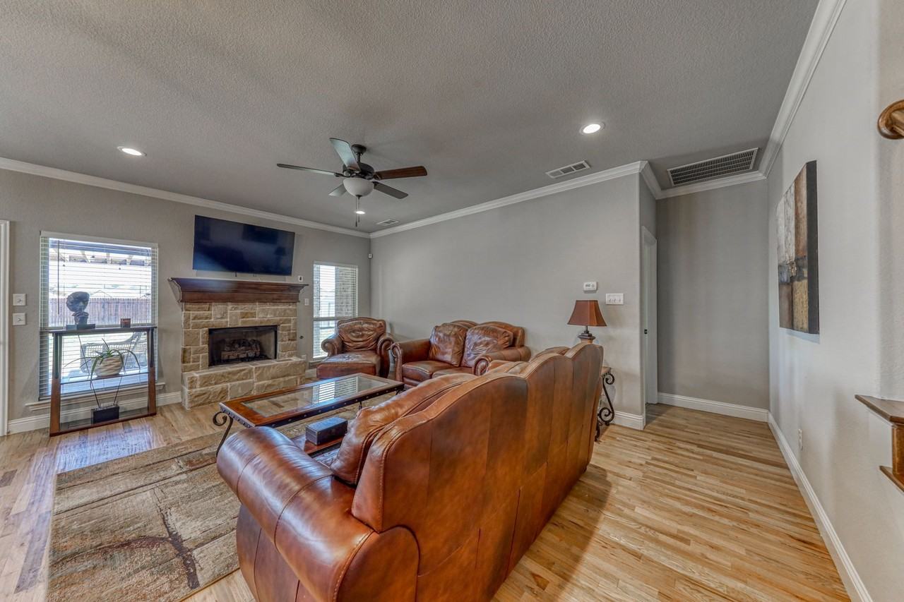 128 Breeders Dr - Photo 7 of 35