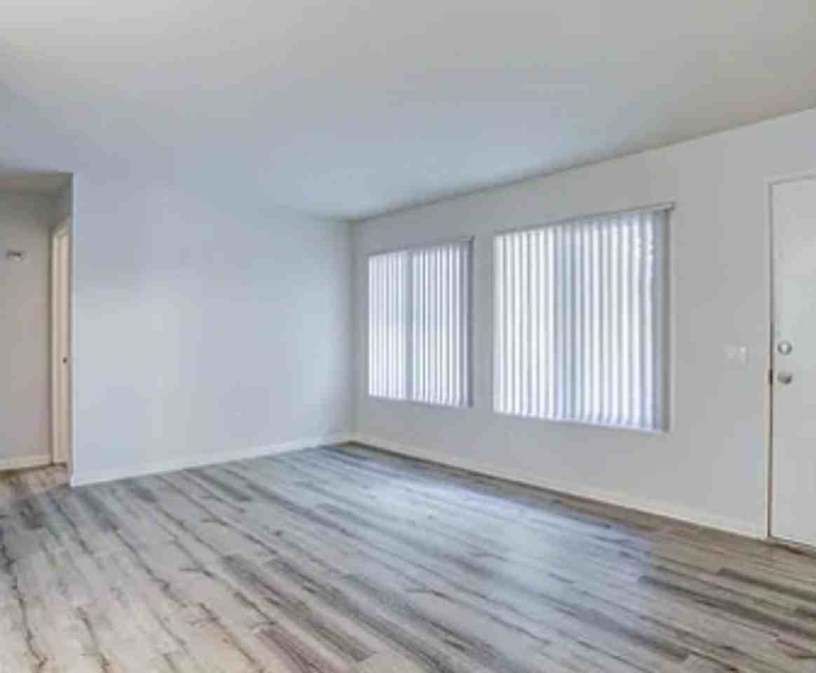 202 S. Nevada Street - Photo 4 of 6