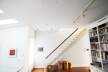 6 Centre Market Pl - Photo 3 of 9