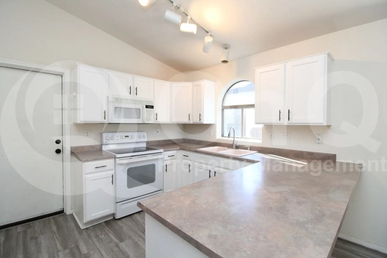 1854 E Pony Ln - Photo 3 of 20