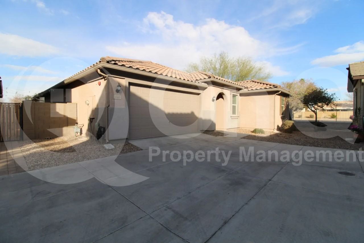 1343 N Balboa - Photo 2 of 23