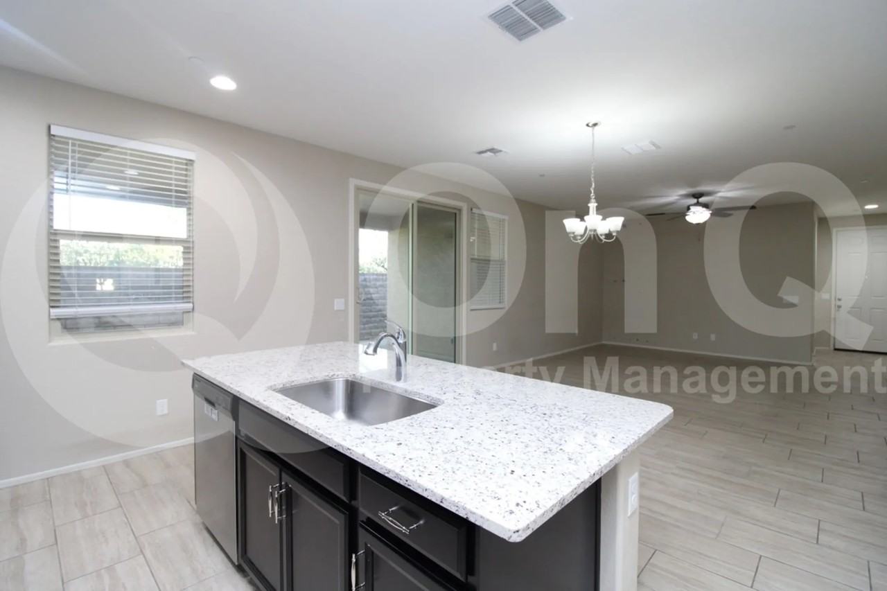 1343 N Balboa - Photo 3 of 23