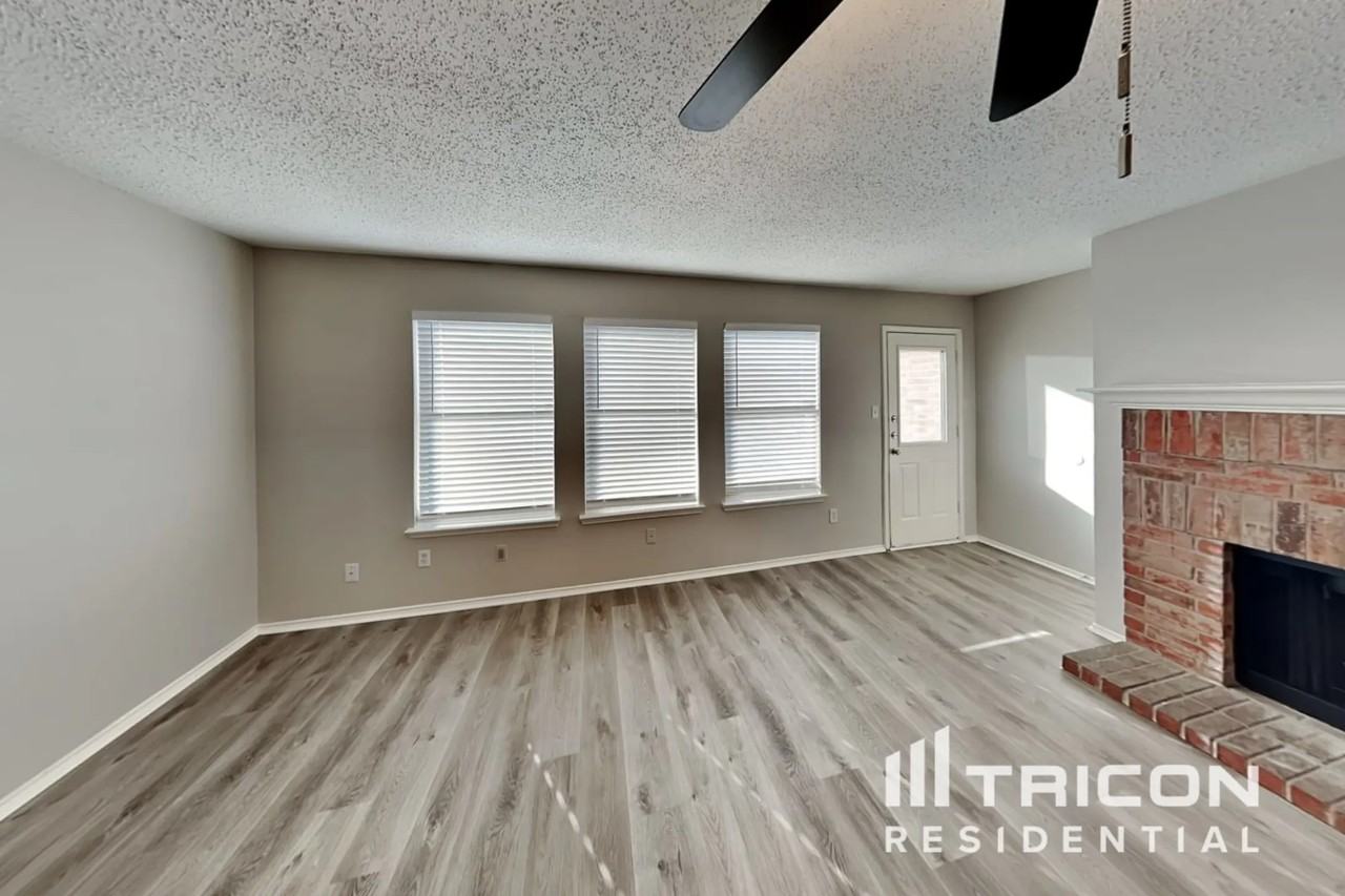 2428 2428 Mallory Lane Lancaster TX - Photo 2 of 19