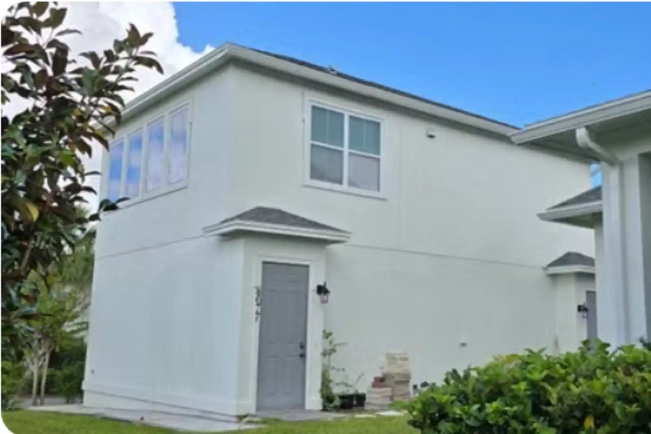 8677 Reymont St - Photo 2 of 9