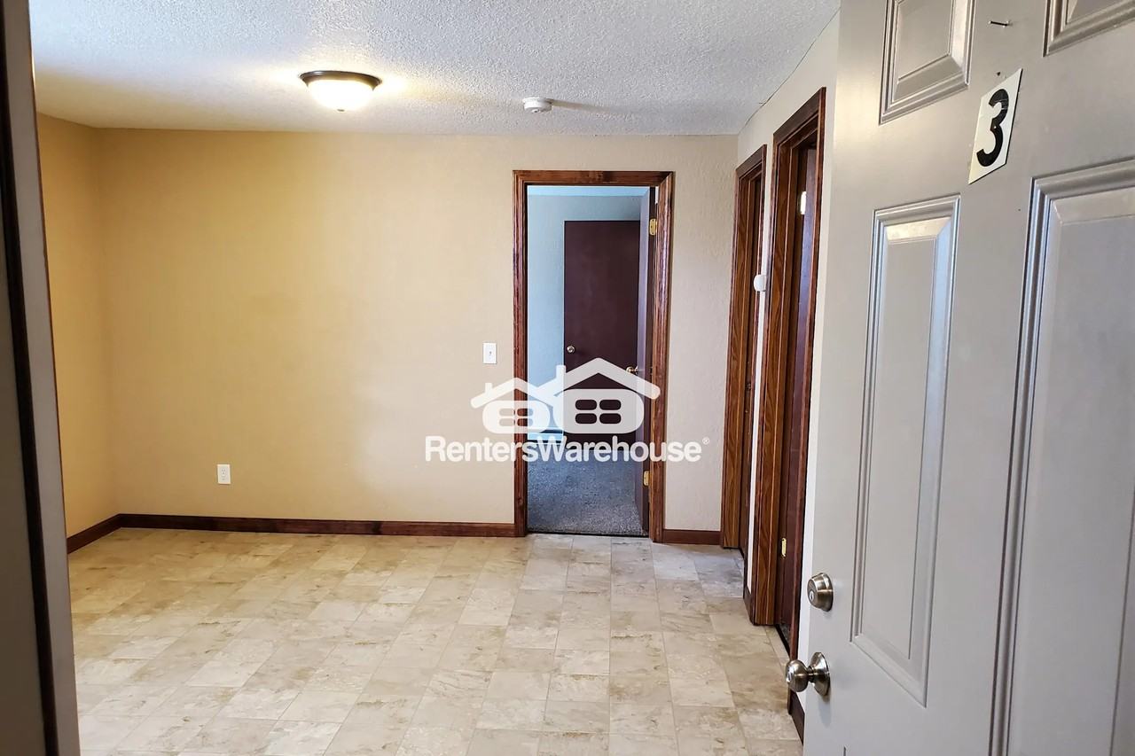 112 5th St S - Photo 2 of 17