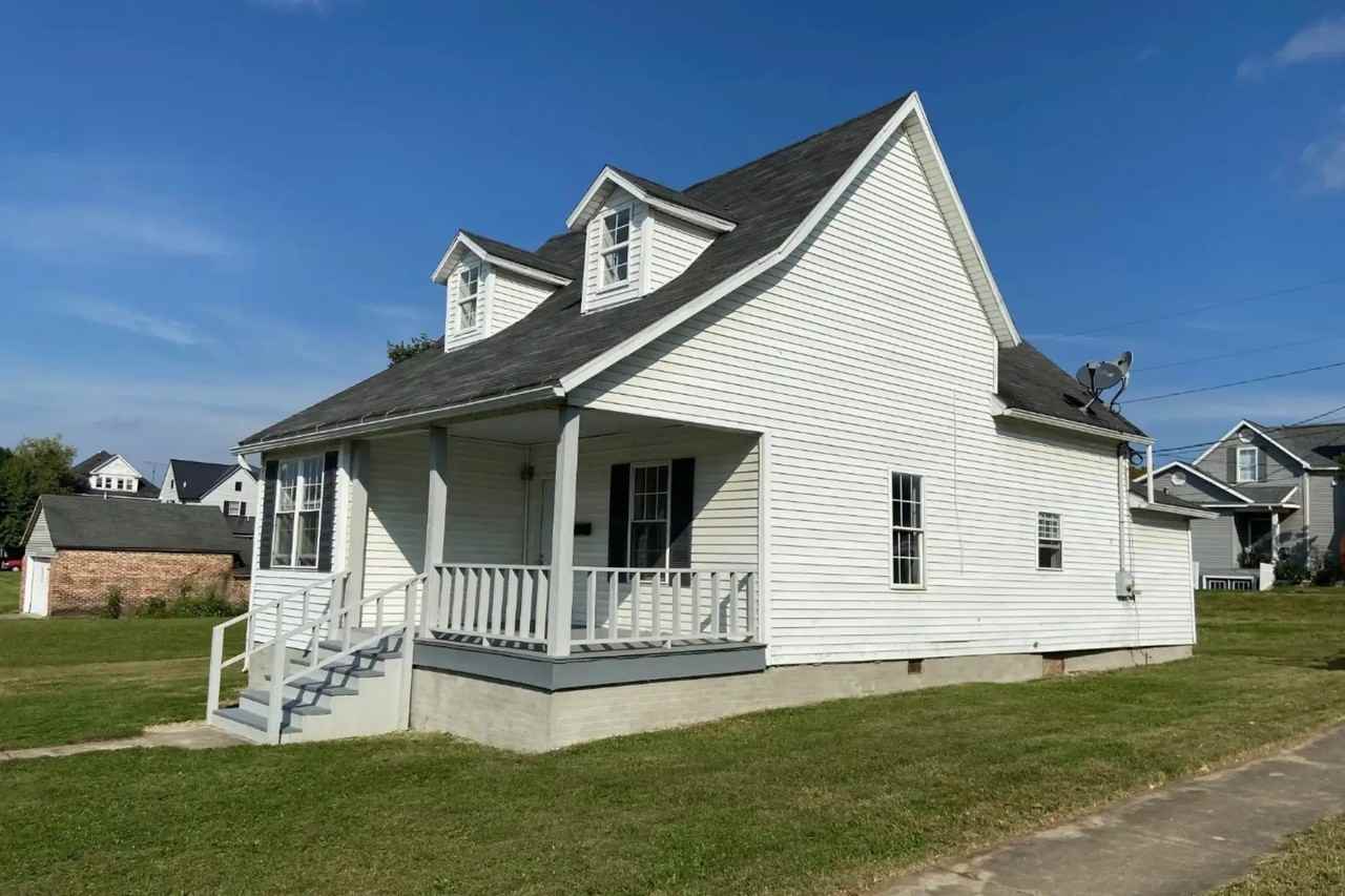 223 E 6th St - Photo 2 of 18