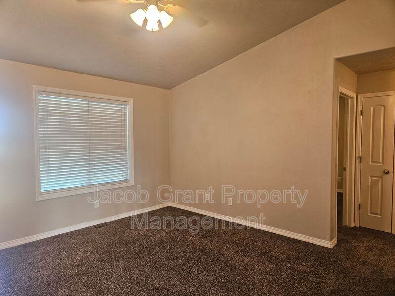3030 Golden Rod Dr - Photo 3 of 12