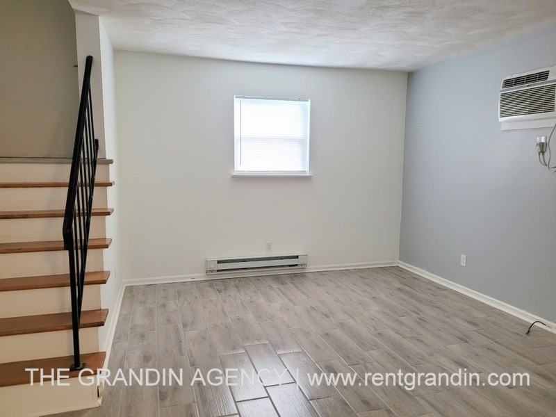 1702 Colgate St Ne #1702 - Photo 2 of 11