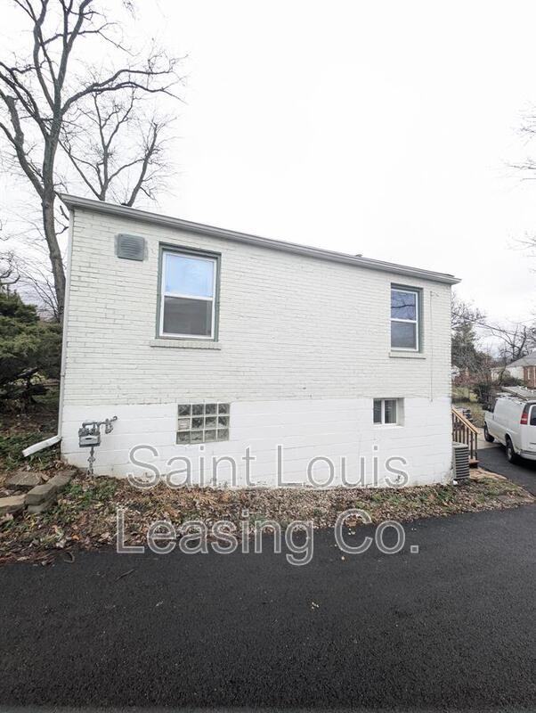 441 Bismark Ave - Photo 3 of 21