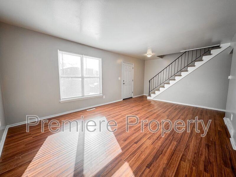 214 N Oak St #B - Photo 2 of 12