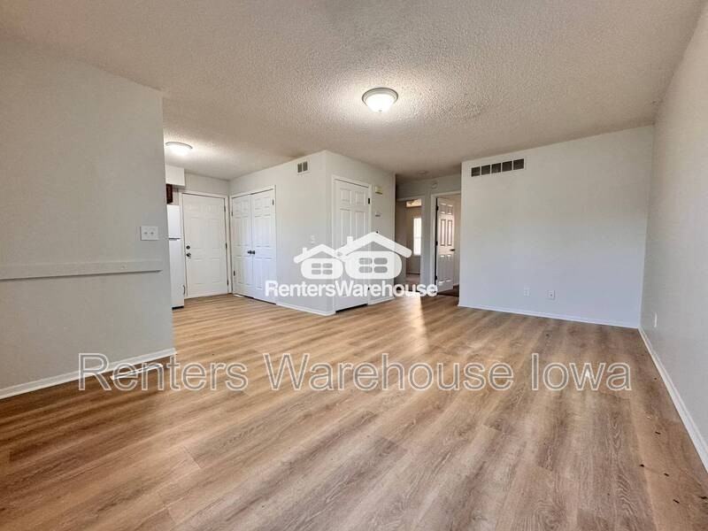 902 Se 10th St - Photo 2 of 12