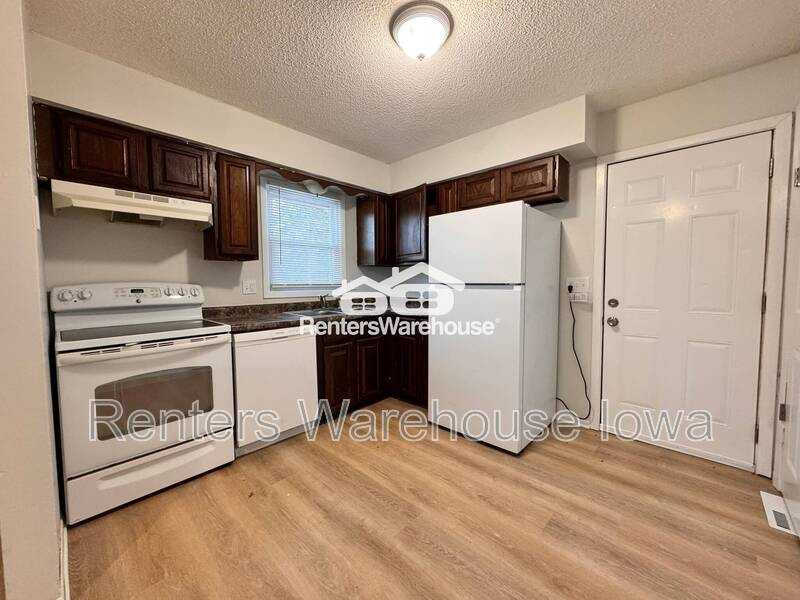 902 Se 10th St - Photo 3 of 12