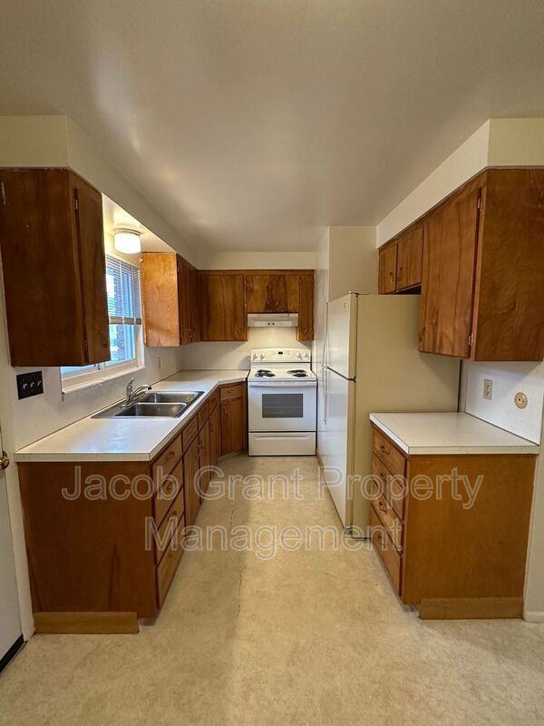 135 W Fremont Ave #1 - Photo 3 of 11