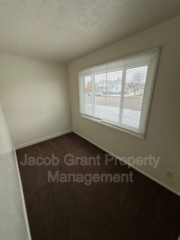 135 W Fremont Ave #1 - Photo 5 of 11