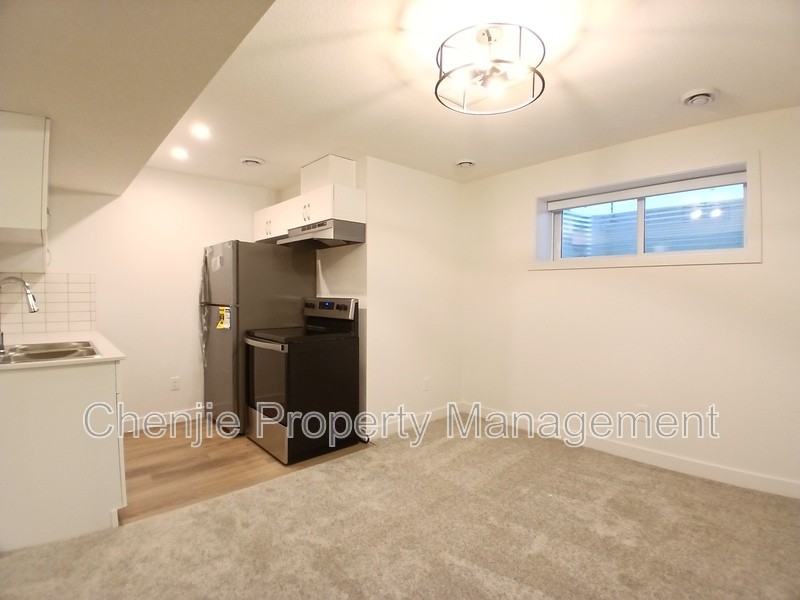 1950 209 St Nw - Photo 2 of 13