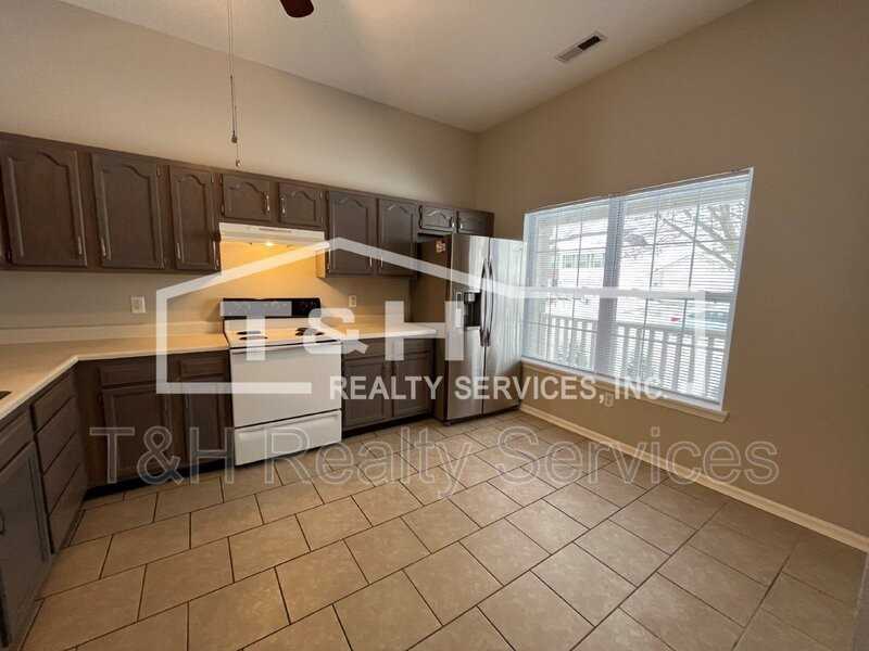 10896 Riverwood Blvd - Photo 4 of 26
