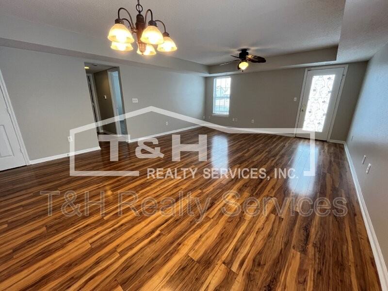 10896 Riverwood Blvd - Photo 7 of 26