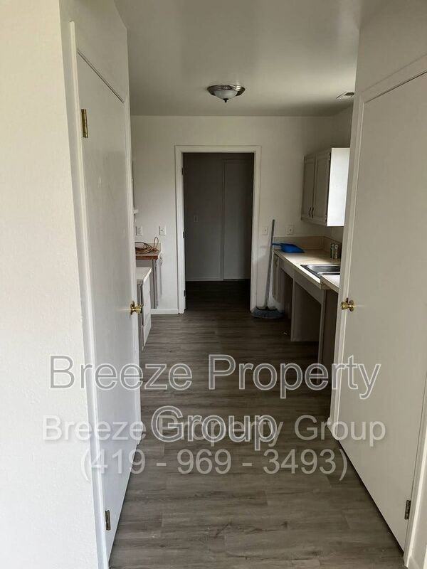 520 Magnolia St - Photo 2 of 9