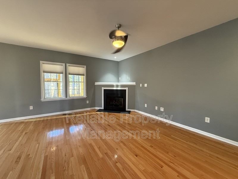 1016 Turnberry Ln - Photo 2 of 32