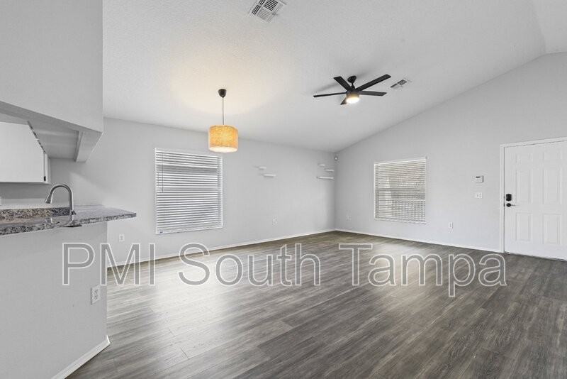 7515 S West Shore Blvd - Photo 4 of 22