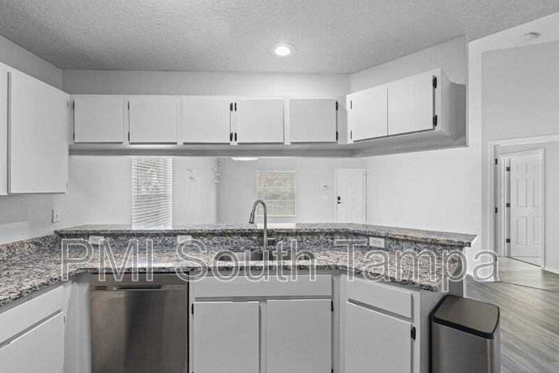 7515 S West Shore Blvd - Photo 6 of 22