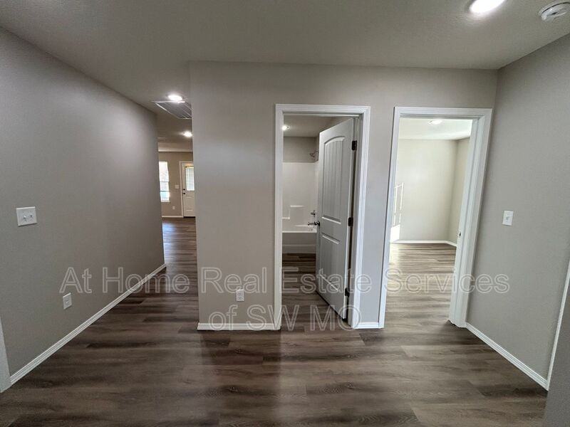 702 E Watermill Cir - Photo 2 of 14