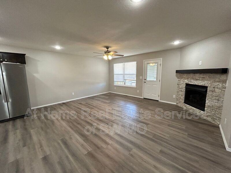702 E Watermill Cir - Photo 4 of 14