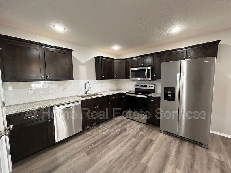702 E Watermill Cir - Photo 5 of 14
