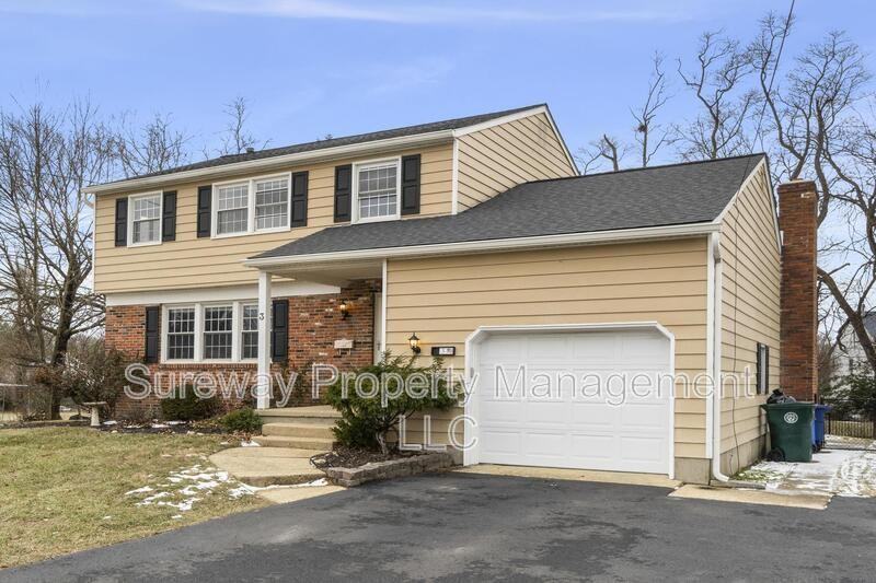 3 Shelter Rock Rd - Photo 2 of 29