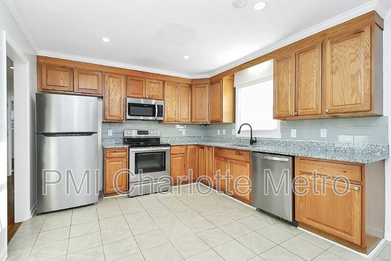 9916 Windrift Rd - Photo 2 of 22