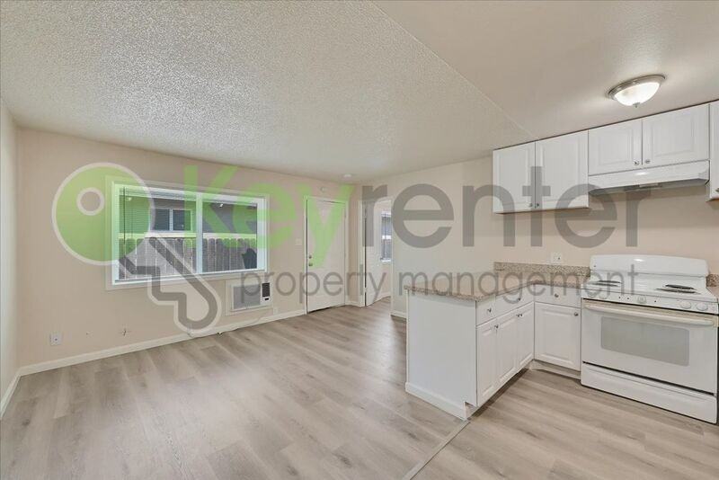 1065 Santiago Ave #5 - Photo 4 of 23