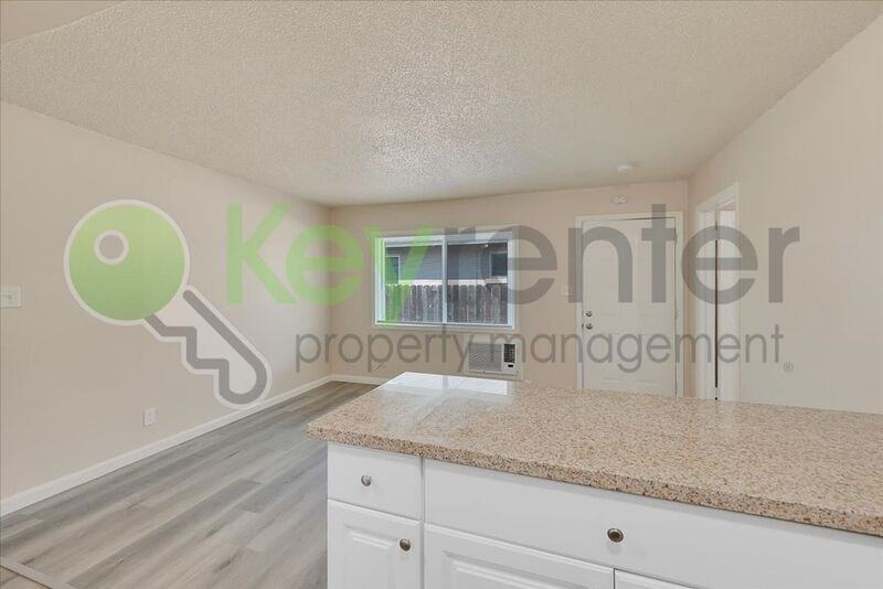 1065 Santiago Ave #5 - Photo 6 of 23