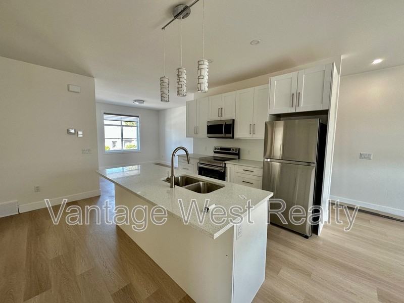 883 Sutherland Ave - Photo 2 of 29