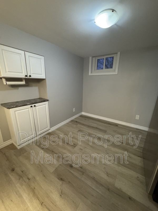 736 Stormont St - Photo 2 of 36