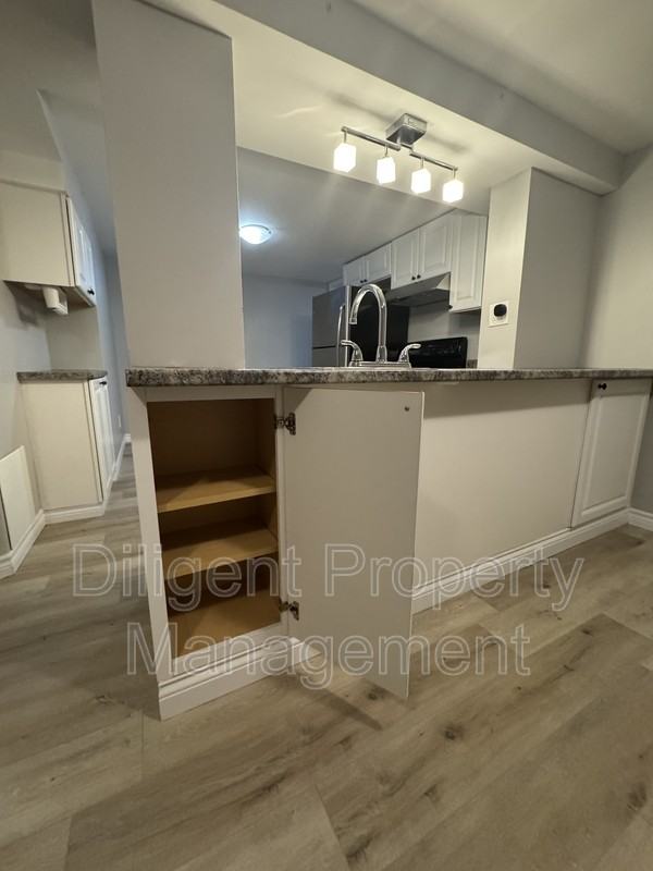 736 Stormont St - Photo 4 of 36