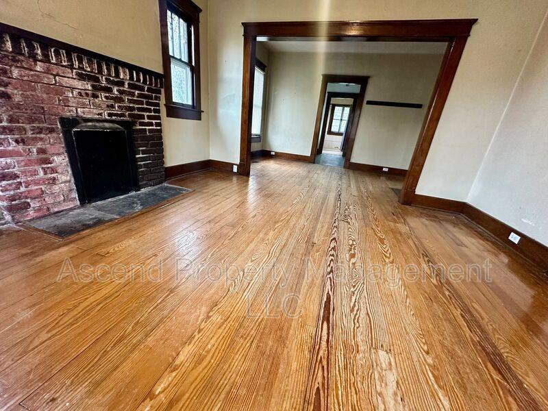 818 Gillespie Rd - Photo 3 of 12