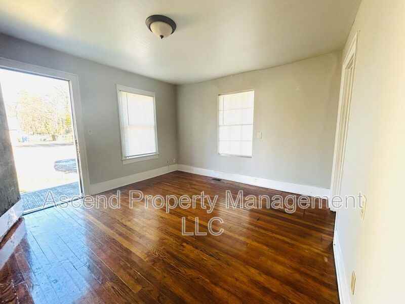 4504 Old Mission Rd - Photo 3 of 9