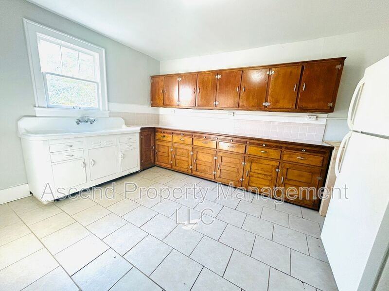4504 Old Mission Rd - Photo 5 of 9
