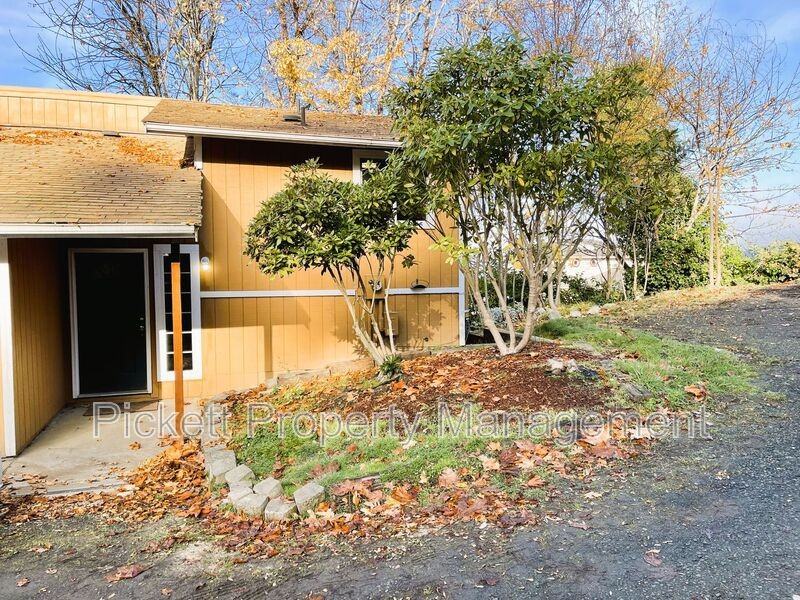 4619 Beach Dr E - Photo 2 of 19