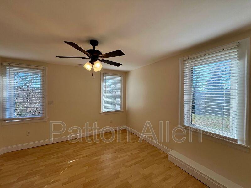 334 Barnard Ave - Photo 7 of 28