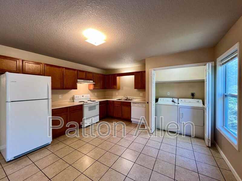 6 Zell Ln #C - Photo 5 of 17