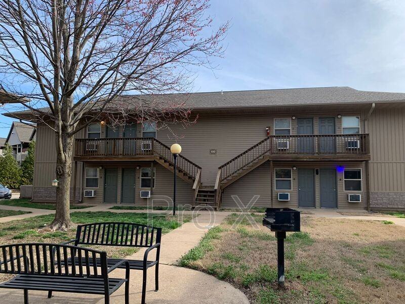 930 Goetz Blvd #3 - Photo 4 of 21